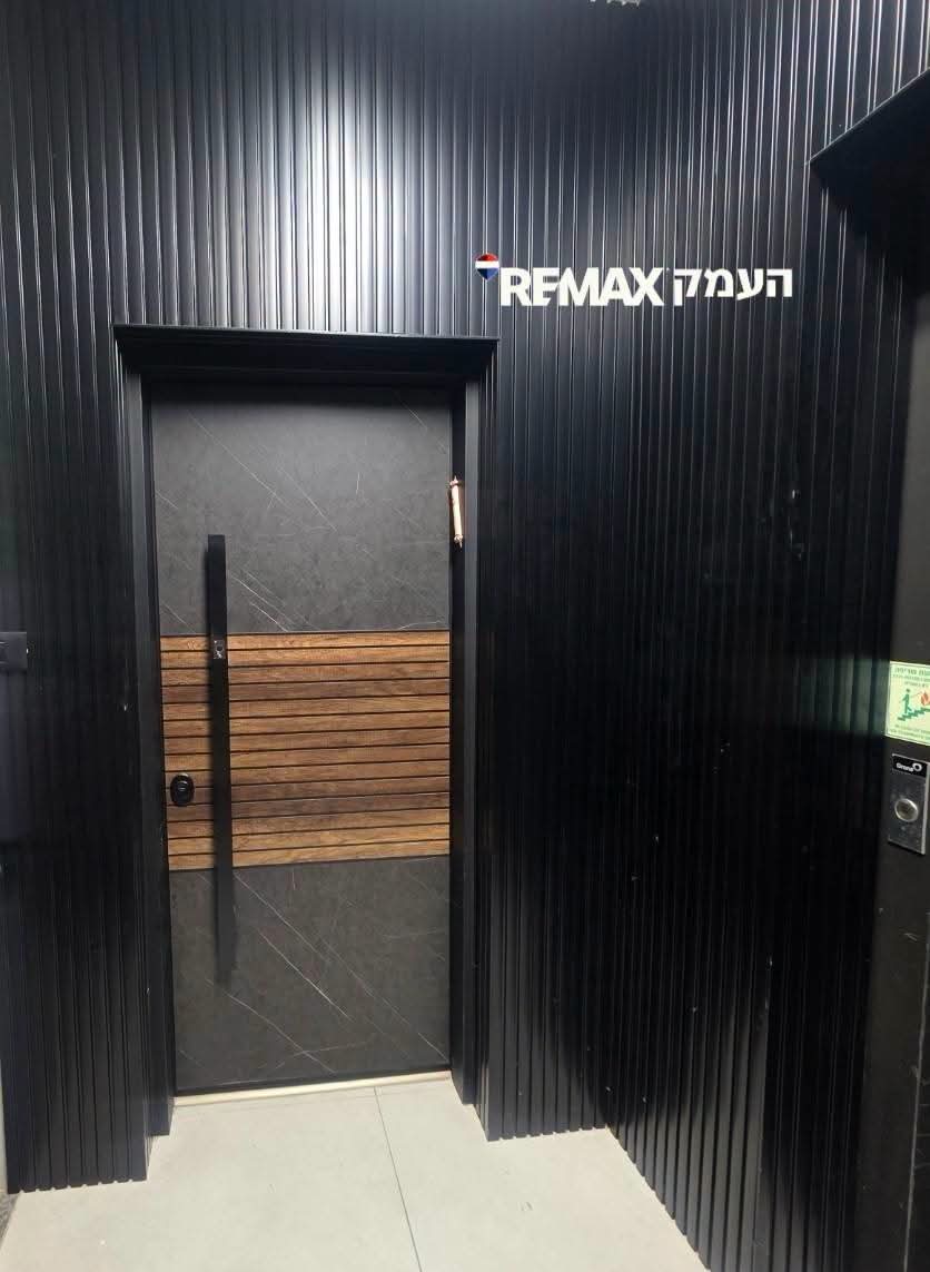 הכניסה לדירה